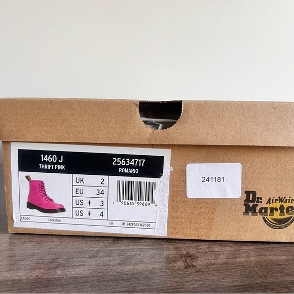 DR. MARTENS Junior 1460 Lace Up Girls Boots Size 4 SKU#241181 - Picture 2 of 11